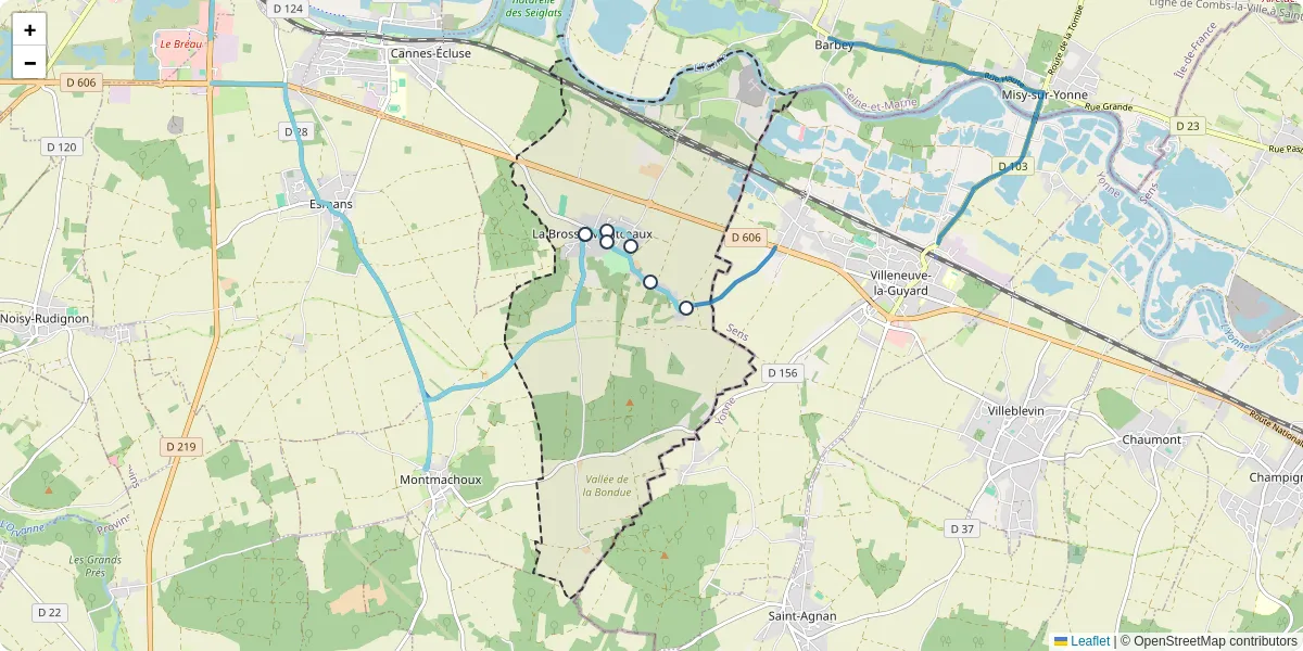 Carte du réseau de transport en commun à La Brosse-Montceaux - lignes de bus et arrêts